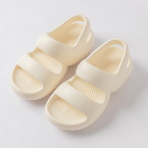 As sandalias son populares para as nenas no verán.Os fondos planos e as zapatillas de interior antideslizantes eva son populares para as nenas