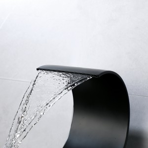 Čierna umývadlová batéria Príslušenstvo v štýle Severnej Európy Mosadzná batéria do kúpeľne