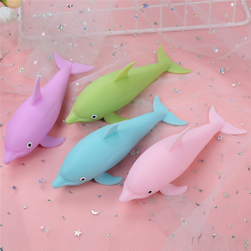Delfin z raztegljivimi igračkami PVA