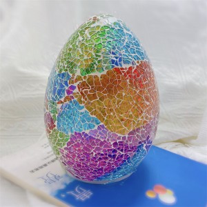 Velykų dienos stiklinis kiaušinių ornamentas