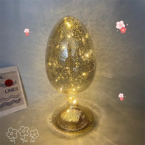 Wielkanocna ozdoba ze szklanego jajka