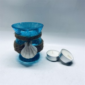 중국 공장은 가정 장식용 유리 촛대를 만들었습니다.
