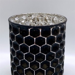Kerzenhalter aus Glas mit klassischem kontrahiertem dekorativem Muster