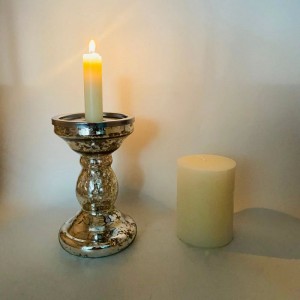 Copas de velas de cena a la luz de las velas europeas vintage