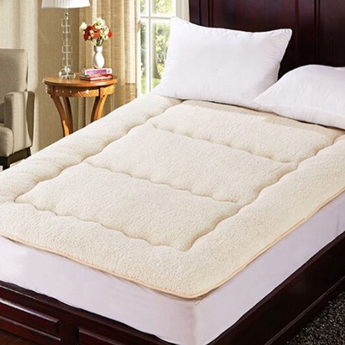 Reverse luxury polyester wool Alaska comforter quilted mattress pad /cover