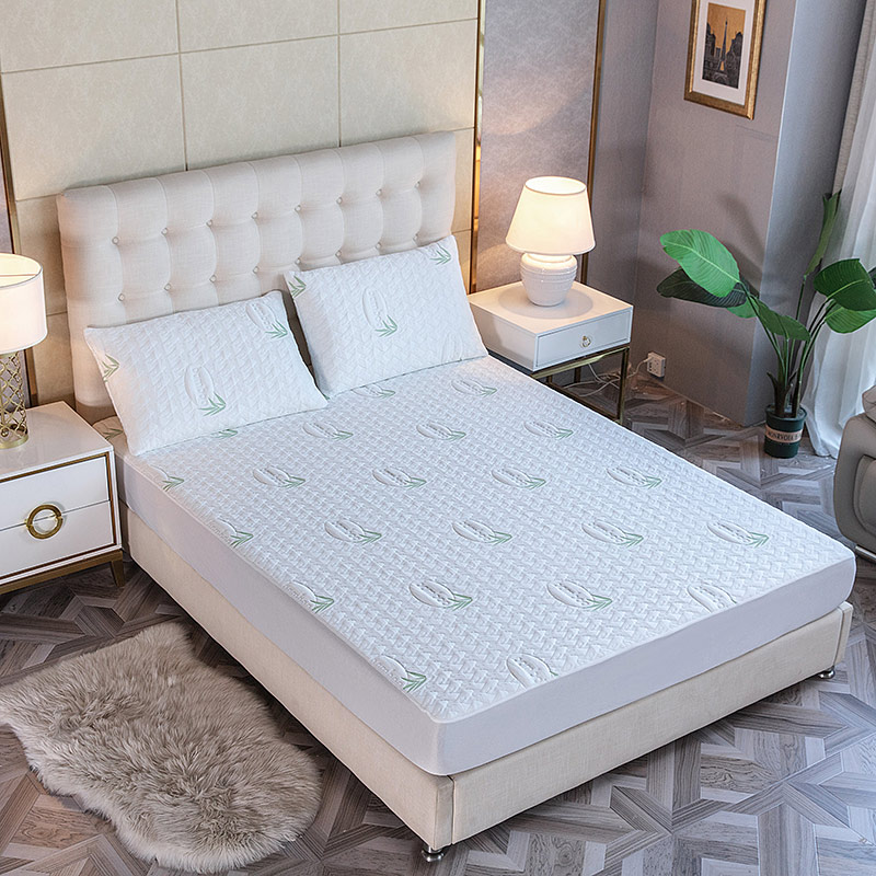 Soft-To-Touch Comfortable Breathable Fitted Styles Natural Bamboo Waterproof Mattress Protector
