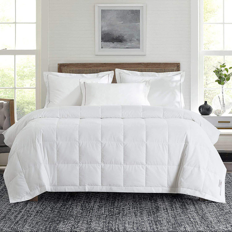 Super soft comfortable four season cheap cost hotel bed quilt comforter