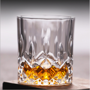 velkoobchod Amazon 11oz Vysoce kvalitní barware elegantní šálky na pití s ​​rytým diamantovým dnem křišťálové broušené sklo šálek na whisky sklenice Tumble