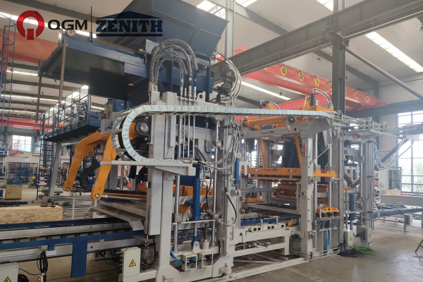 Η QGM ZN900CG, η πρώτη μηχανή τούβλων της Κίνας εισέρχεται στην αγορά της Βόρειας Αμερικής, δημιουργώντας μια νέα εποχή για τη βιομηχανία μηχανών τούβλου της Κίνας
