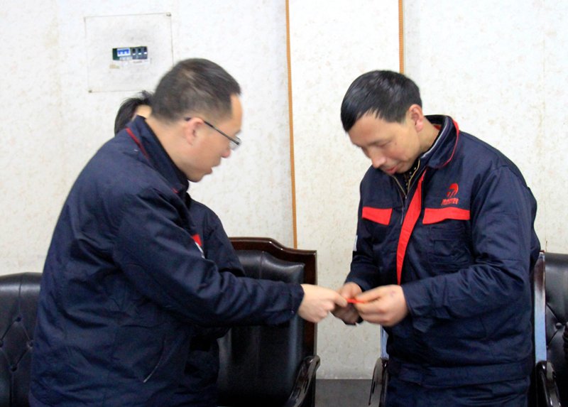 "הלבבות החמים" של Zhengheng Power לעובדים בקשיים במהלך פסטיבל האביב