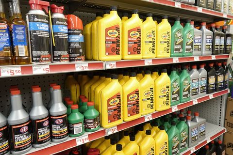 How to Pick the Right Motor Oil for Your Car