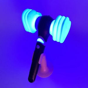 Musta vaaleanpunainen Kpop Light Stick Hammer Lamp Concert idolin virallinen valotikku