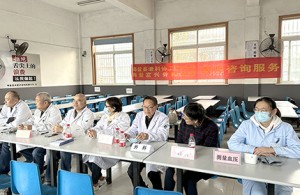 Clínica gratuïta a Kangyuan, cura de la salut dels treballadors