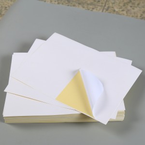 बारकोड थर्मल चिपकने वाला स्टिकरको साथ ढुवानीको लागि कम A6 थर्मल टाँसेको लेबल गर्मी संवेदनशील कागज