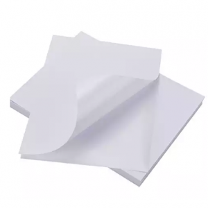 Rotlle autoadhesiu de paper sintètic de 75um PP, pel·lícula autoadhesiva impermeable i resistent a l'esquinçament
