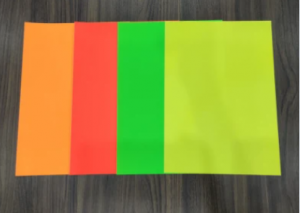Paper fluorescent de color per a etiquetes