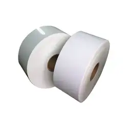 Tovarniška dobava Samolepilna PP nalepka bela PET nalepka jumbo zvitek 55 mikronov kovinski mat fleksografski ofsetni tisk