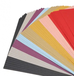 जंबो रोल या कार्यालय स्कूल ड्राइंग और प्रिंटिंग में उपयोग किए जाने वाले टुकड़ों में मुद्रण के लिए चीनी कारखाने के उच्च गुणवत्ता वाले कठिन डबल रंगीन कागज और पेपरबोर्ड का निःशुल्क नमूना