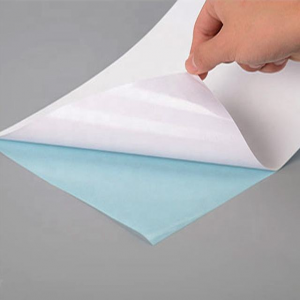 Gearstalde materialen Synteze Direkte termyske papierstickerlabel Selsklebjende papieroerdracht termyske jumblerolletiket