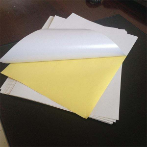Veleprodajna vrhunska mat bela brezlesna papirna nalepka za ofsetni tisk
