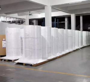 Fabriks direkte Inkjet blank/mat PP syntetisk papirlabel klæbende etiketmateriale jumborulle til etiketmaskine i hele verden