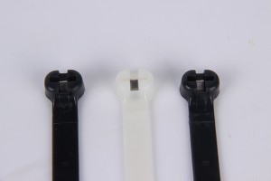 Attache de câble en nylon avec incrustation en acier inoxydable