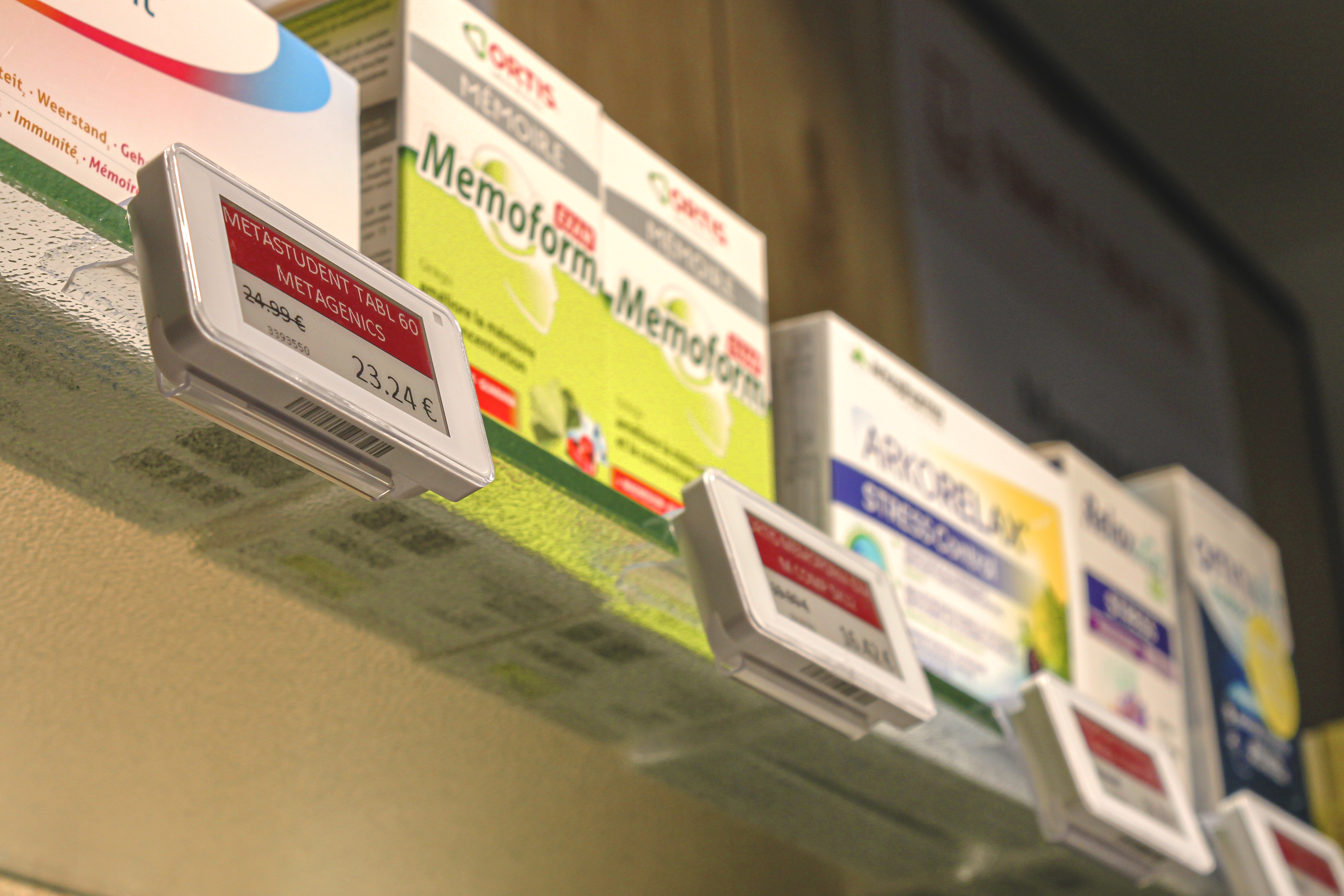 L'etiqueta de prestatgeria digital crea més temps per als clients a la farmàcia!