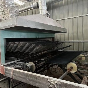 Mesin pembuatan jubin bumbung logam bersalut batu keluli warna dibuat di China