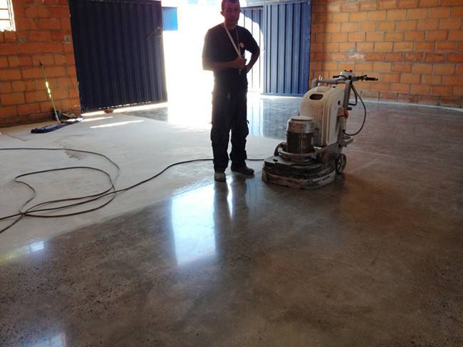 Dry grinding or water grinding? Which is the most suitable way for floor polishing