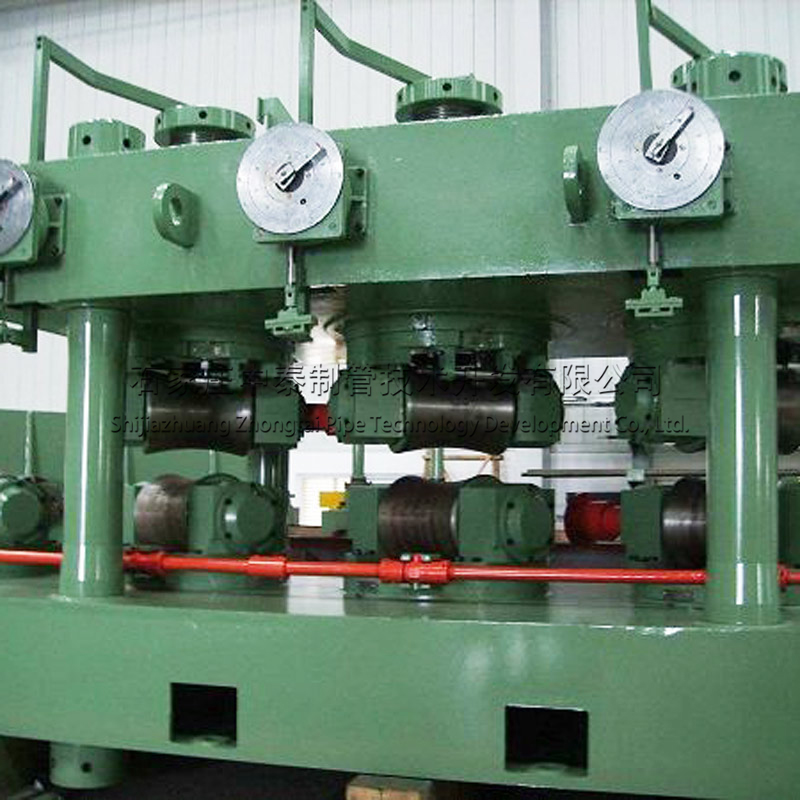 Stroj na rovnání ocelových trubek pro stroj na výrobu trubek