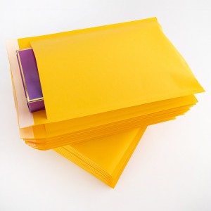 מעטפה מרופדת בנייר צהוב