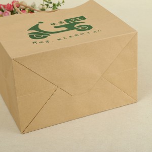 Brune kraftpapirbæreposer til take-out mad med specialtrykt logo