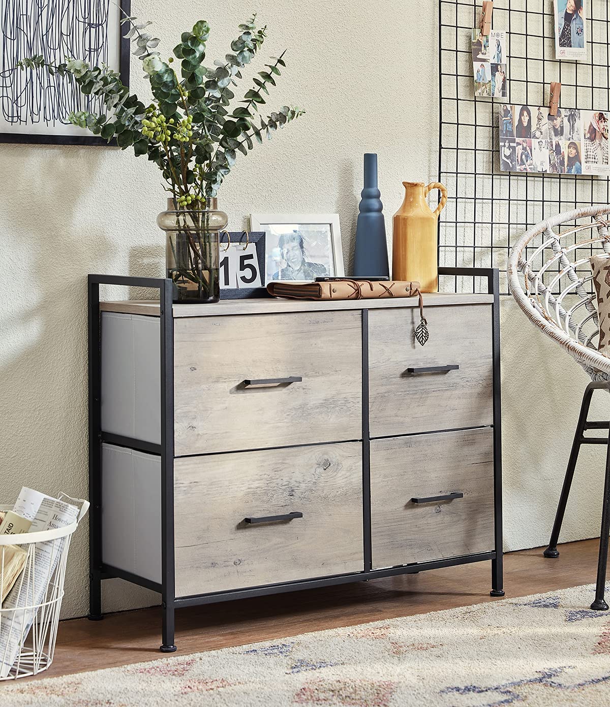 High-quality Dresser with 4 Drawers Wide Chest of Drawers For Easy Assembly And Suitable For Bedroom