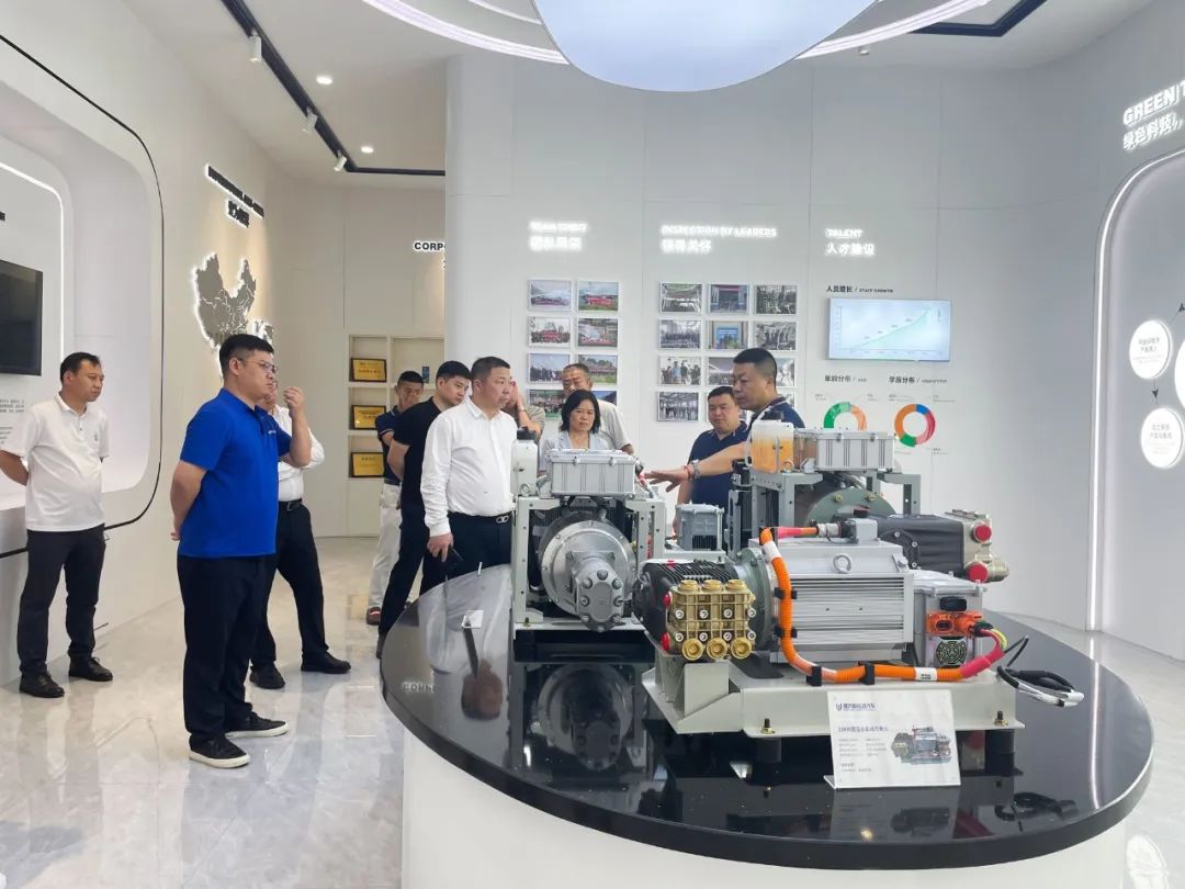 Warmly welcome the leaders and guests from Beiqi Foton Motor Co., Ltd., Shanghai Zhizu Technology Co., Ltd., Chunan Energy, Tiktok, Huashi Group  to visit the YIWEI New Energy Manufacturing Center.