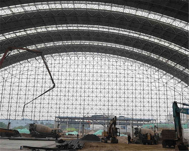 Space frame roofing storage of solid waste material Featured Image