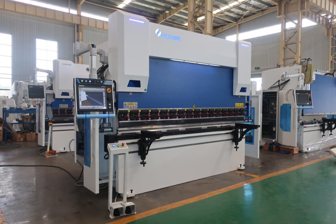 6+1 Axis CNC press brake 3200mm 220Ton With DA69T Controller Featured Image