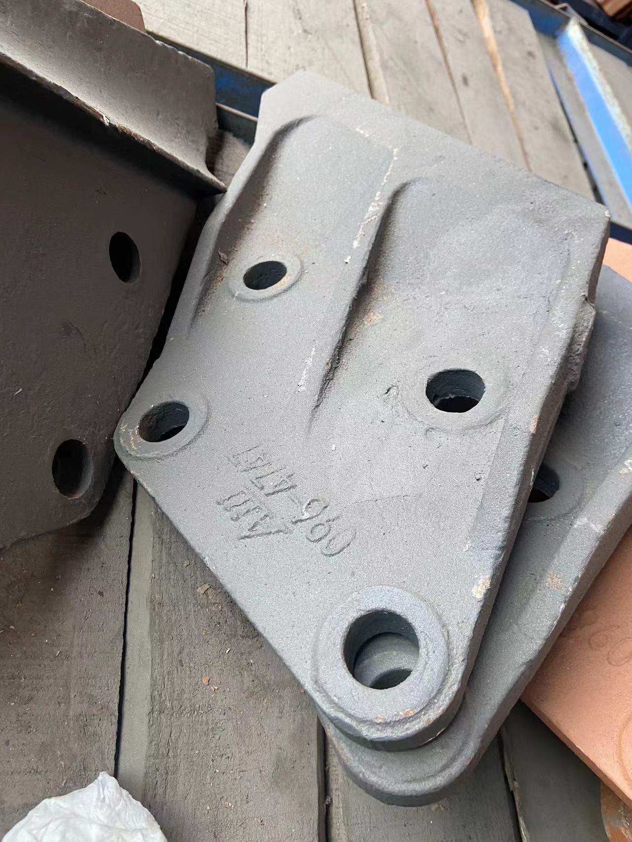 096-4747 and 096-4748 (10KGS) E200 4-hole Side Cutter for Caterpilliar Excavator Spare Parts