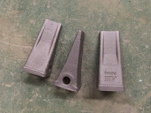 Komatsu-PC100 tooth  casting and  forging both have Very wearable