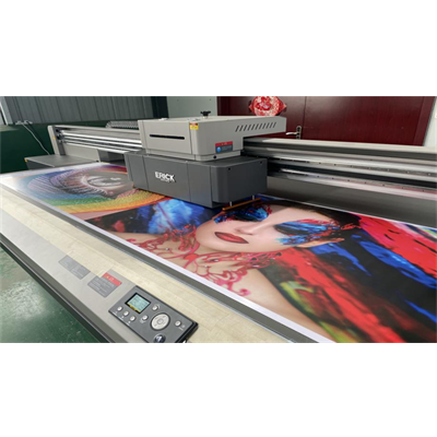 La stampa UV è un metodo unico di stampa digitale che utilizza la luce ultravioletta (UV).