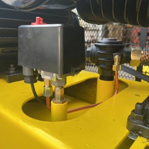 Електричний поршневий повітряний компресор W-0.9/8 – ефективне та довговічне рішення