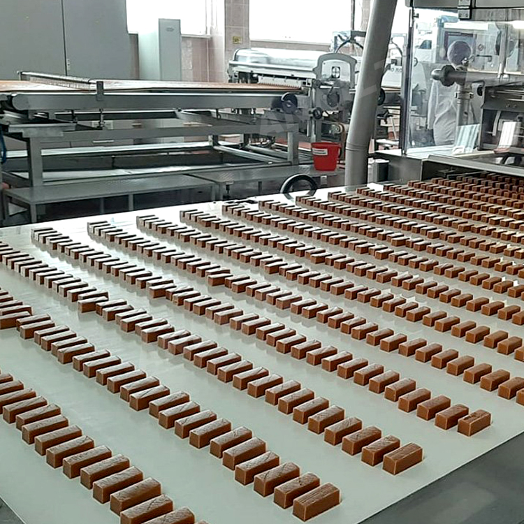 Special non-stick surface conveyor belt for mooncake factory, helping to automate food production!