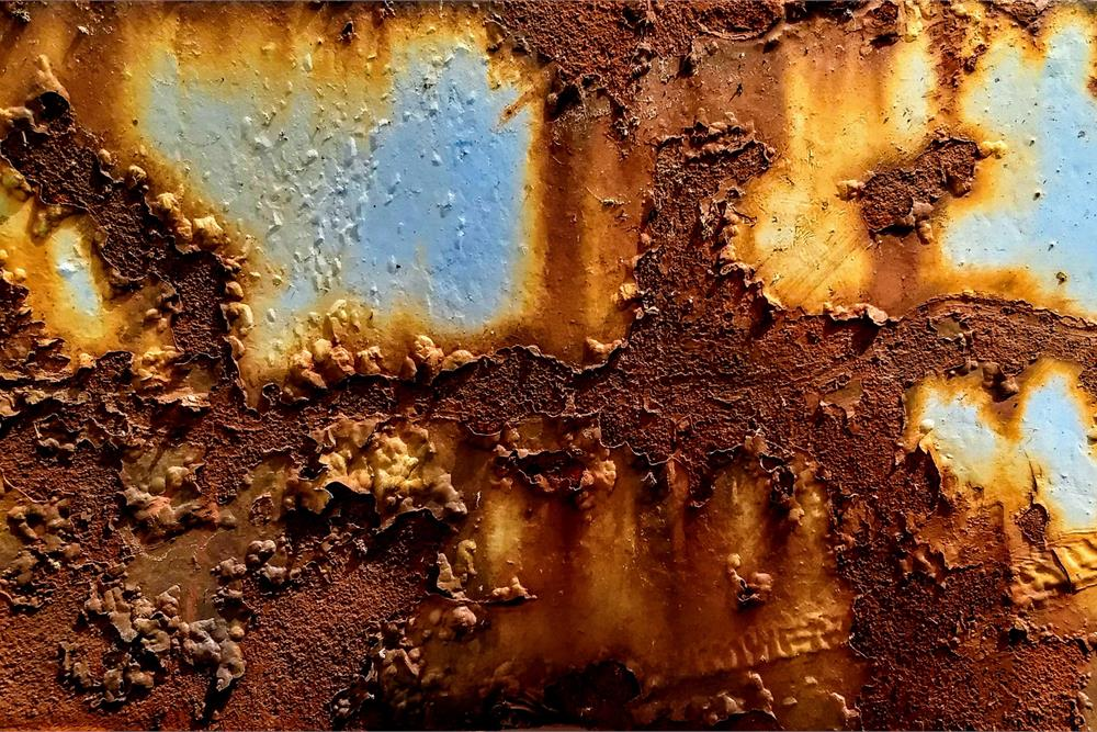 How to select materials in a chloride ion corrosion environment