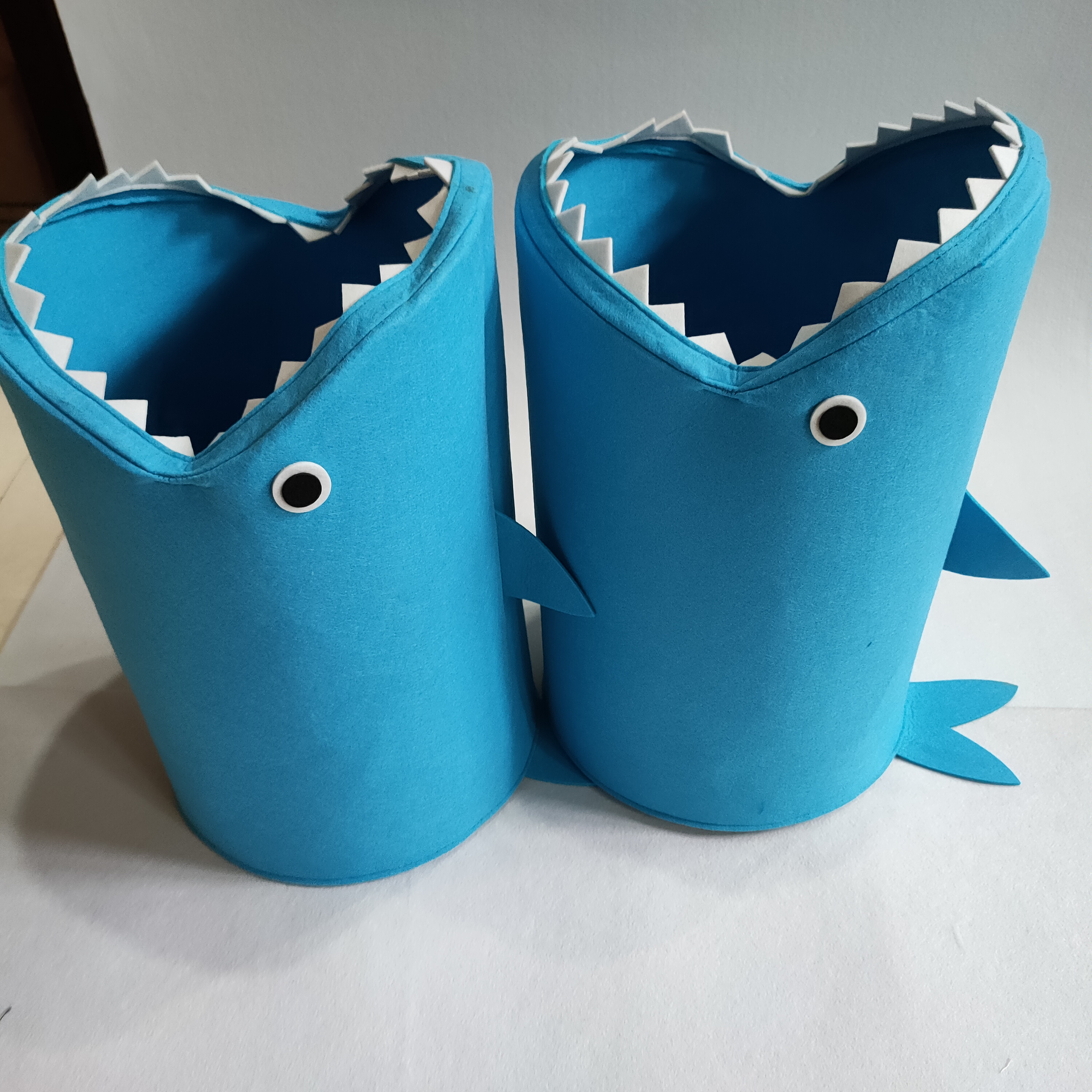 Blue Dinosaur Shark E Ikutlile E Mena Mohlophisi ea Ikuetseng Liaparo tsa Bana E Hlatsoetsoa Bakete Toy Storage Cartoon Basket