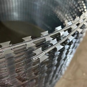 Razor خاردار تار جي باهه گرم ٻوڙي ٿيل Galvanized Barbed Wire
