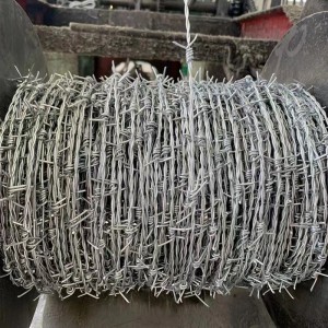 Жилет ограда од бодликава жица Жешка поцинкувана бодликава жица