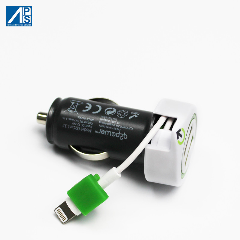 OEM ODM IPhone Car Power Adapter 3 USB Car Charger With Retractable Lightning Cable