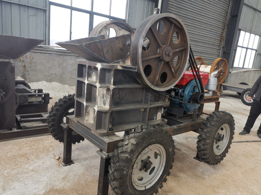 Mobile wheel type diesel engine PE250x400 jaw crusher ready for delivery.