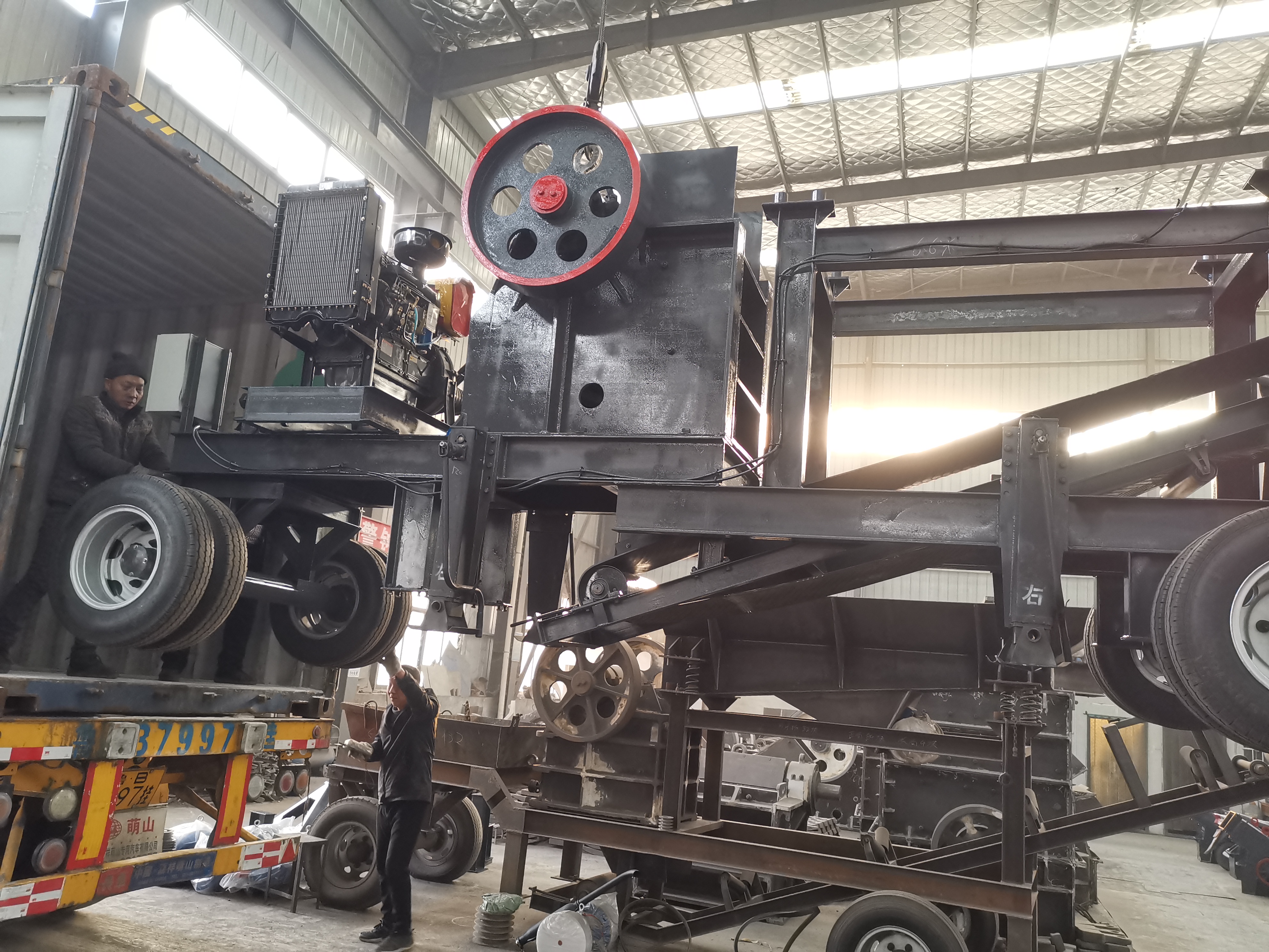 Mobile diesel stone jaw crusher plant sent to Philippines