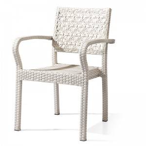 Hand-Woven Patio PE Rattan Chair