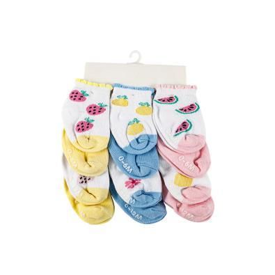 What kind of socks the baby wears is more comfortable in summer and autumn ?